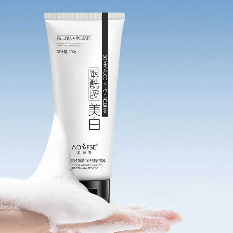 White whitening facial cleanser bottle 100ml for freckle removal and pore cleansing