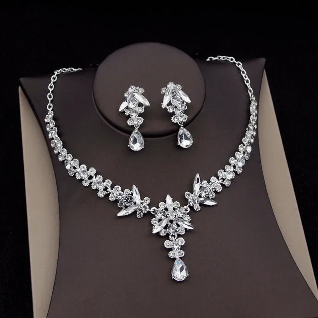 Royal Queen bridal crown necklace earring set made from zinc alloy and rhinestones in pink colour with green sandalwood