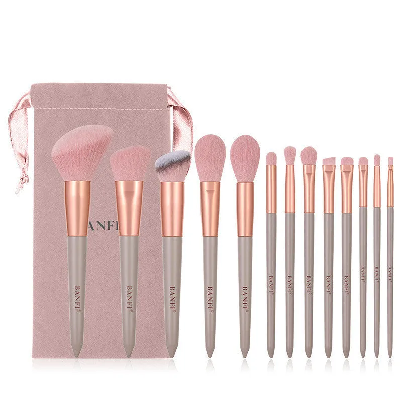 13-piece Wizard of Oz green makeup brush set with man-made fibre bristles and wooden handles in cloth bag