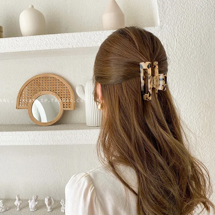 Geometric acetic acid hair clip in beige colour, L size 10cm, handmade finish