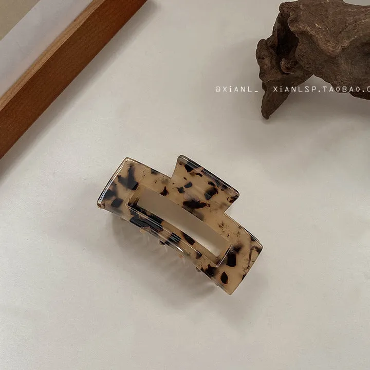 Geometric acetic acid hair clip in beige colour, L size 10cm, handmade finish