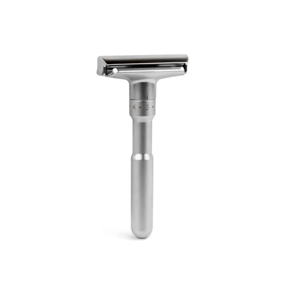 Manual old-fashioned razor with stainless steel blade and zinc alloy handle in black finish on a neutral background