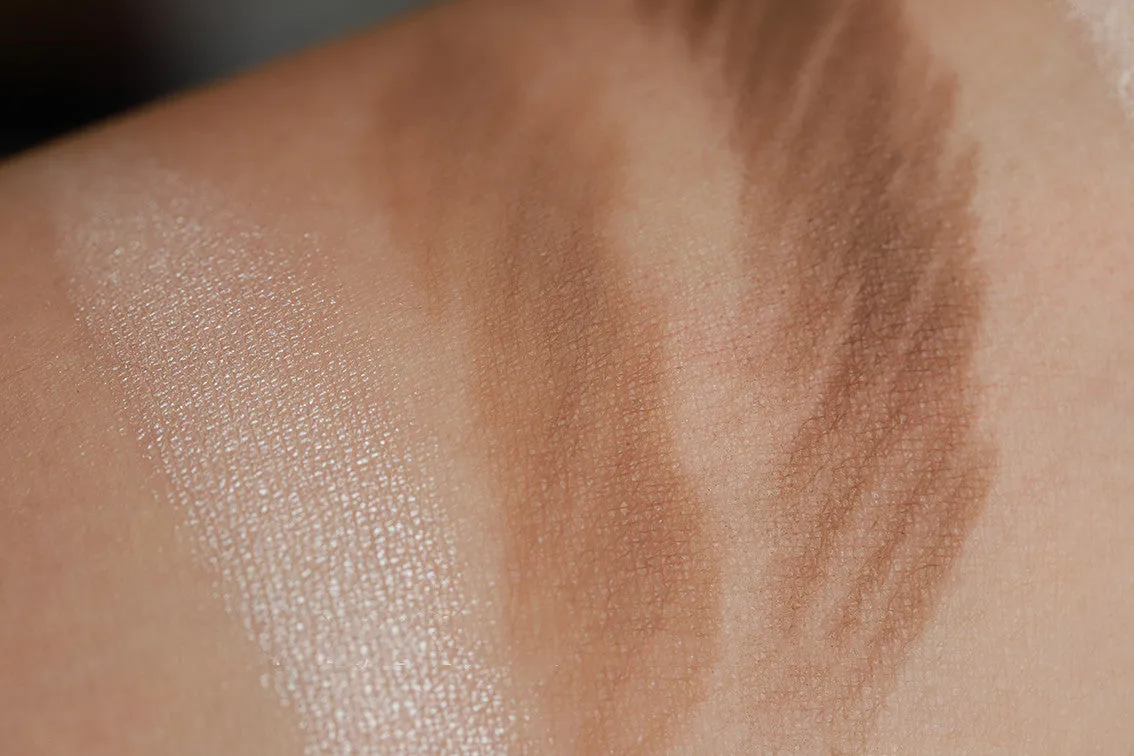 Liquid waterproof eyebrow pencil in dark brown with high gloss and natural contour finish