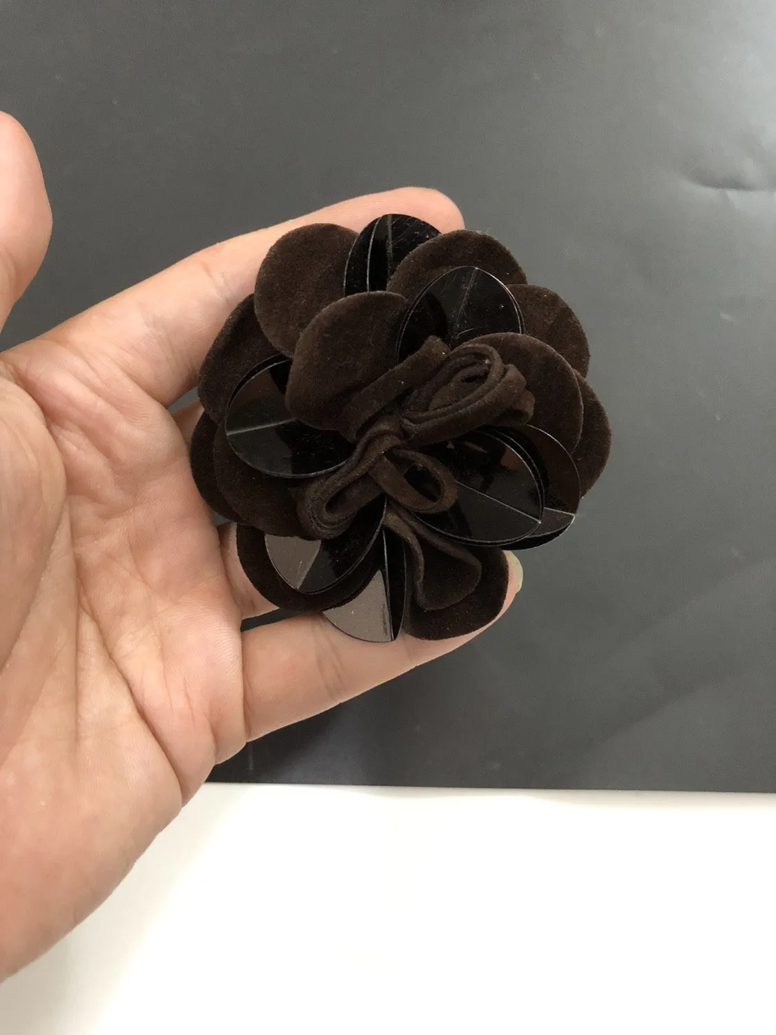 Fine flannel flowers corsage with tungsten alloy inlay, available in five colours, used as hair clip, handbag pendant, or brooch
