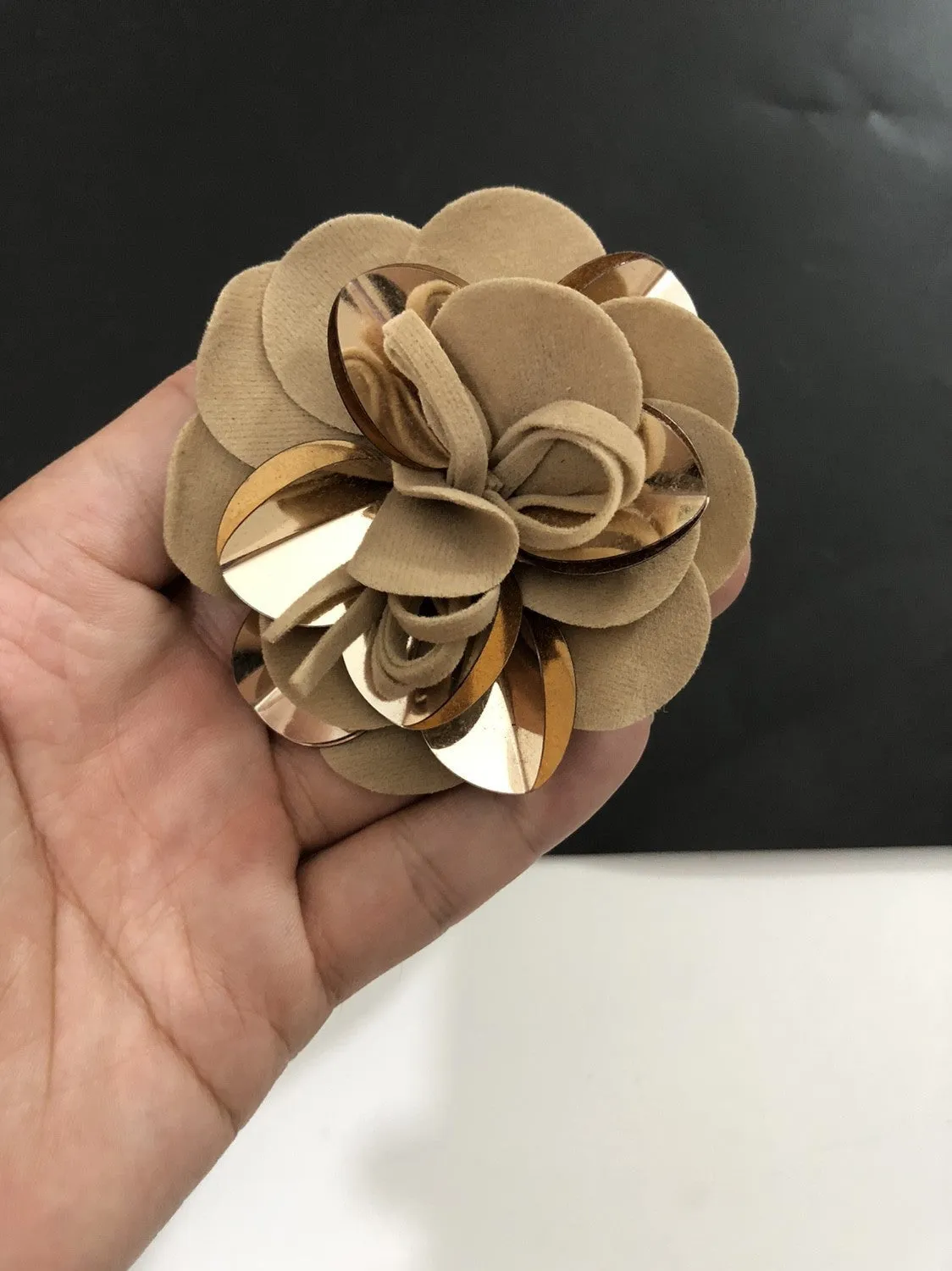 Fine flannel flowers corsage with tungsten alloy inlay, available in five colours, used as hair clip, handbag pendant, or brooch