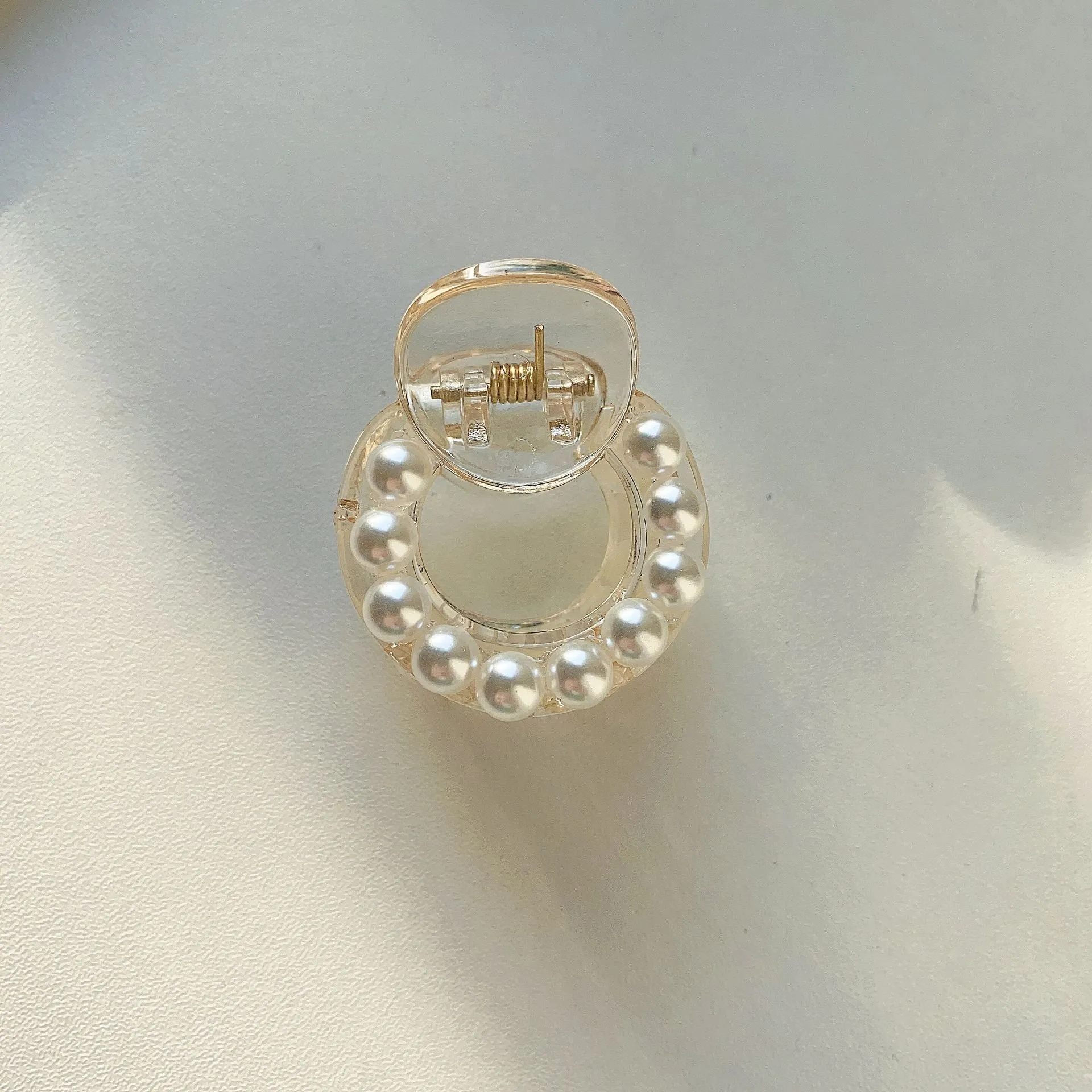 Women's pearl hair barrette in big pearl colour, manual finish, front view