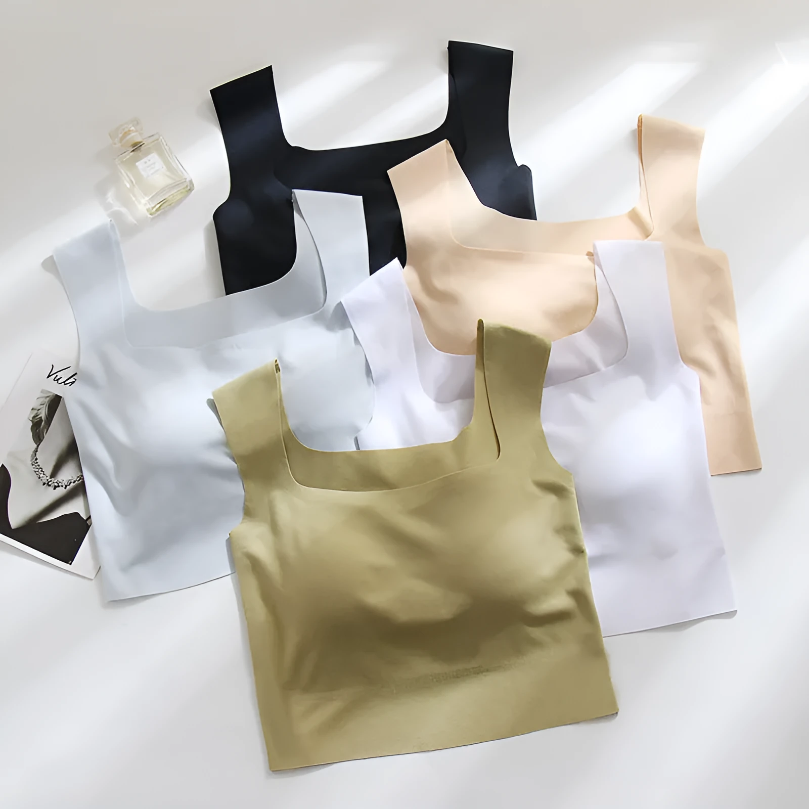 Women's seamless non-marking sling vest with chest pad in light sports style