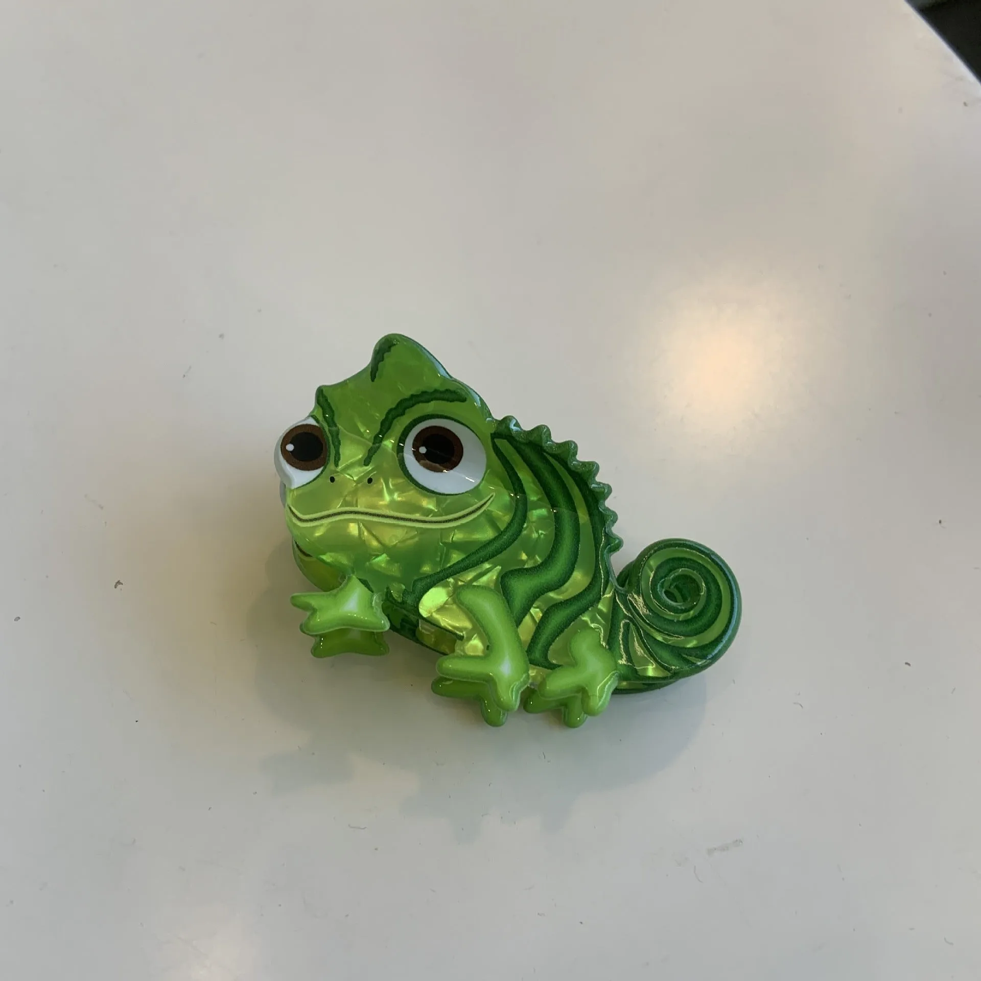 Colourful dinosaur acrylic jaw clip hairpin showing grip design with dinosaur motif