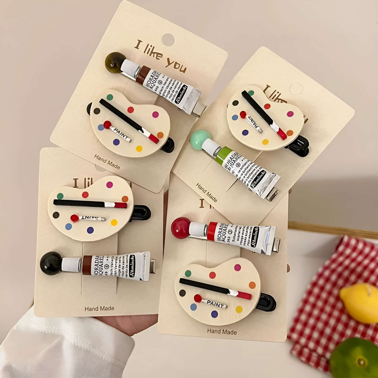Pair of creative duckbill clip barrettes for women in plastic, available in green, red, and coffee colour