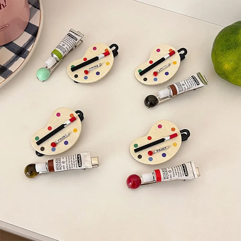 Pair of creative duckbill clip barrettes for women in plastic, available in green, red, and coffee colour