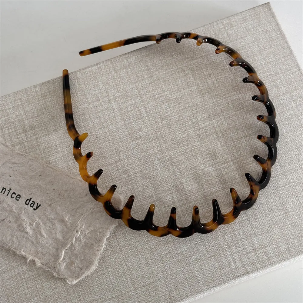 Women's acetate fibre toothed hair hoop in black colour, showing non-slip wave pressure nozzle and irregular Korean-style shape.