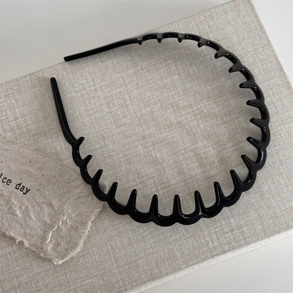 Women's acetate fibre toothed hair hoop in black colour, showing non-slip wave pressure nozzle and irregular Korean-style shape.