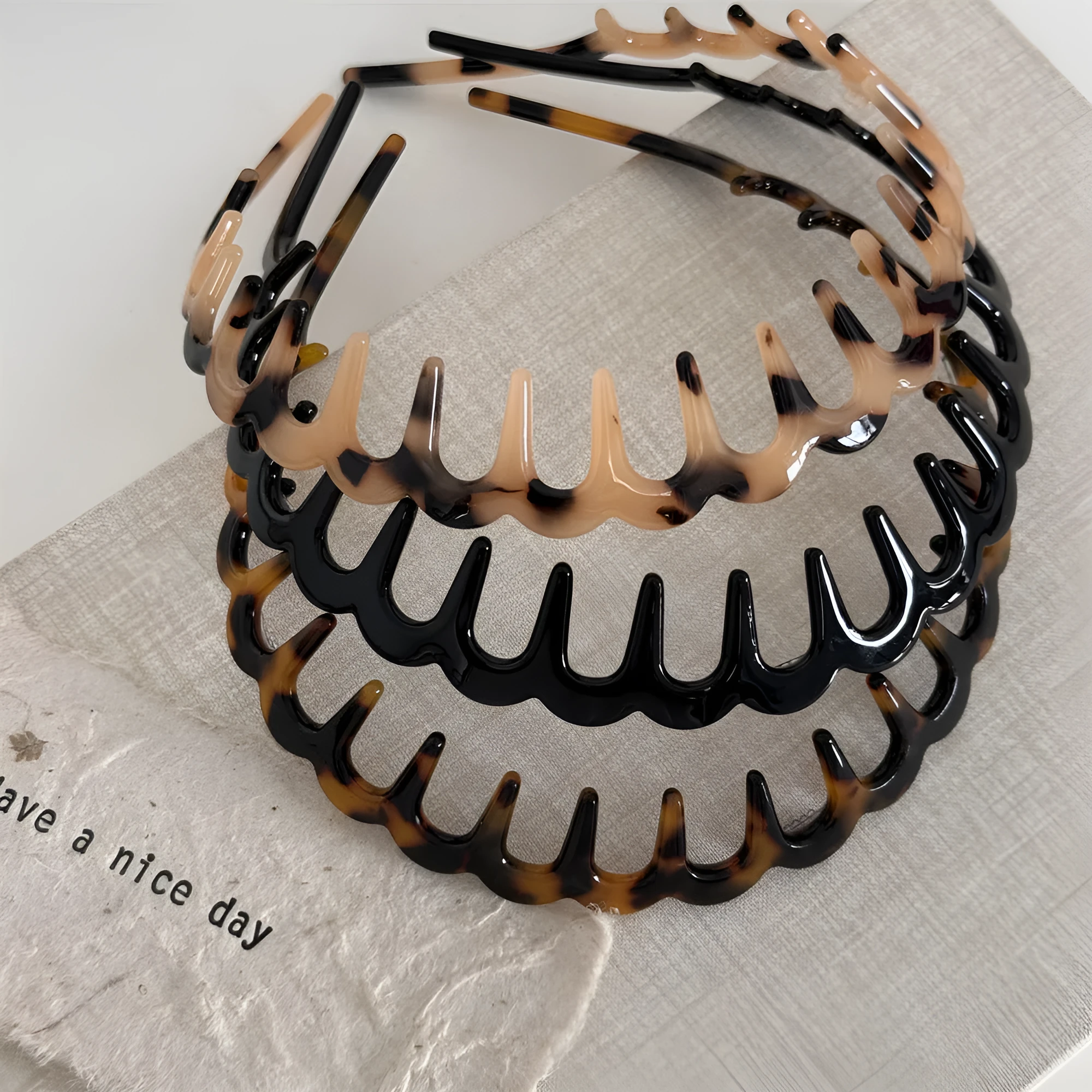 Women's acetate fibre toothed hair hoop in black colour, showing non-slip wave pressure nozzle and irregular Korean-style shape.