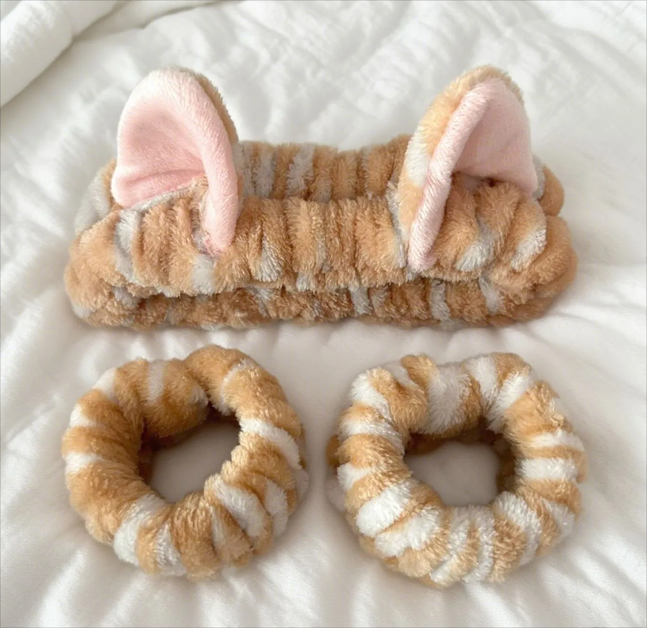 Girl cat ears washing face hair band set in plaid cloth, three pieces including headband, in leopard print colour