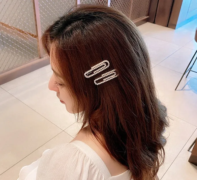 White pearl hair clip set with geometric weaving pattern on metal acrylic base