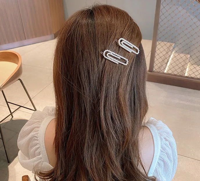 White pearl hair clip set with geometric weaving pattern on metal acrylic base