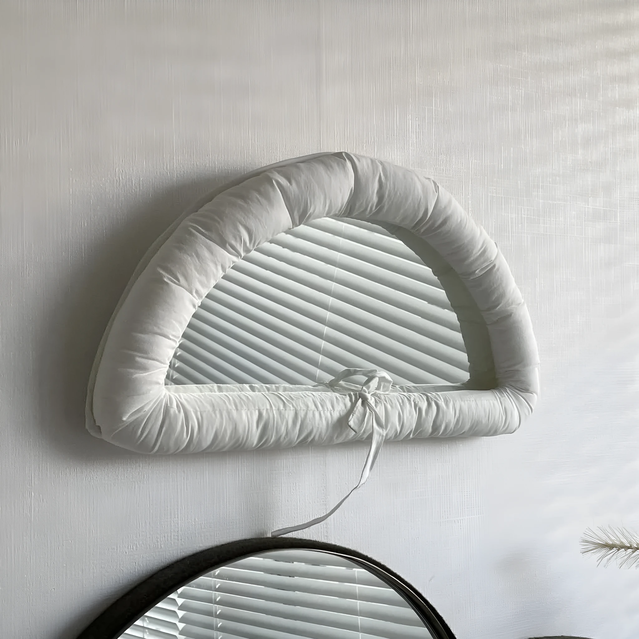 Hanging fabric mirror with soft cotton-filled backing in 23x40x5cm size