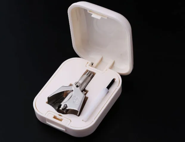 Stainless steel nose hair trimmer with round knife edge 0.65cm body height 4.5cm in matte finish