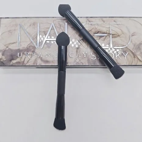 Double-headed concealer brush with black wooden handle, artificial fibre bristles, and angled sponge tip.