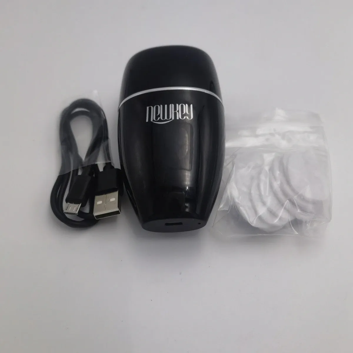 Electric lip plumper device with USB cable in black or white colour options