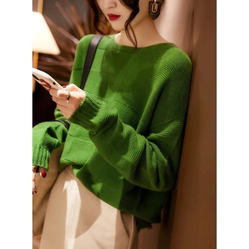 Seamless loose knit pullover jumper in green, front view