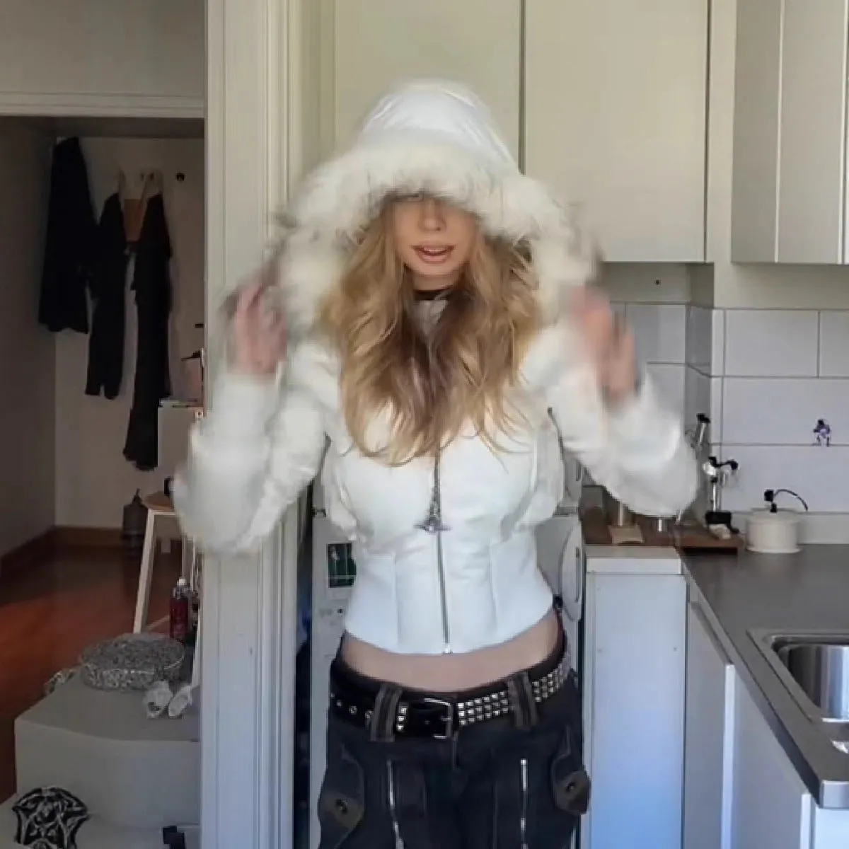Casual style thermal cotton-padded coat with fur collar, zipped front, loose fit, available in black, brown, pink, white