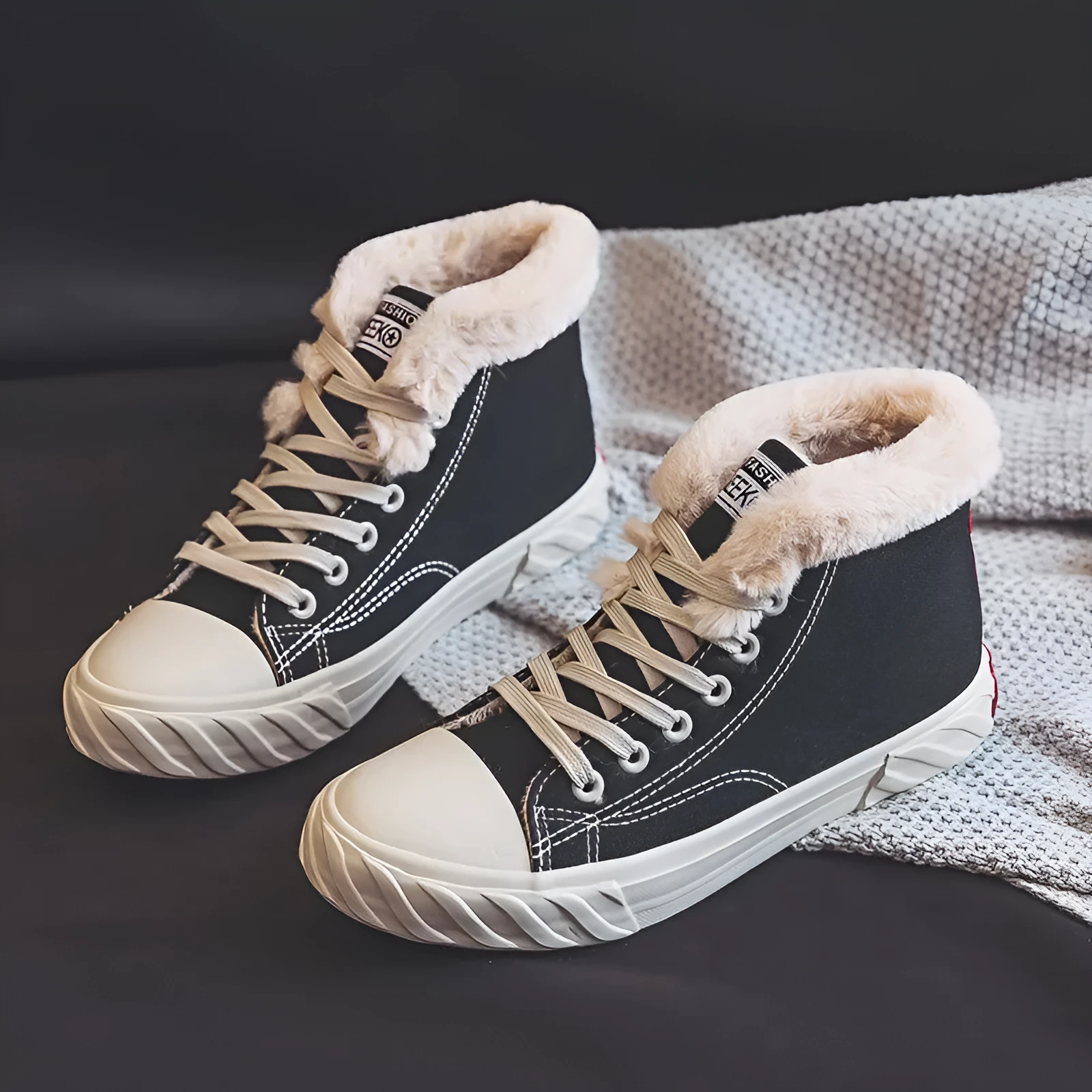 Black women's winter canvas shoes with velvet lining, animal pattern, buckle fastening, low-top rubber sole.