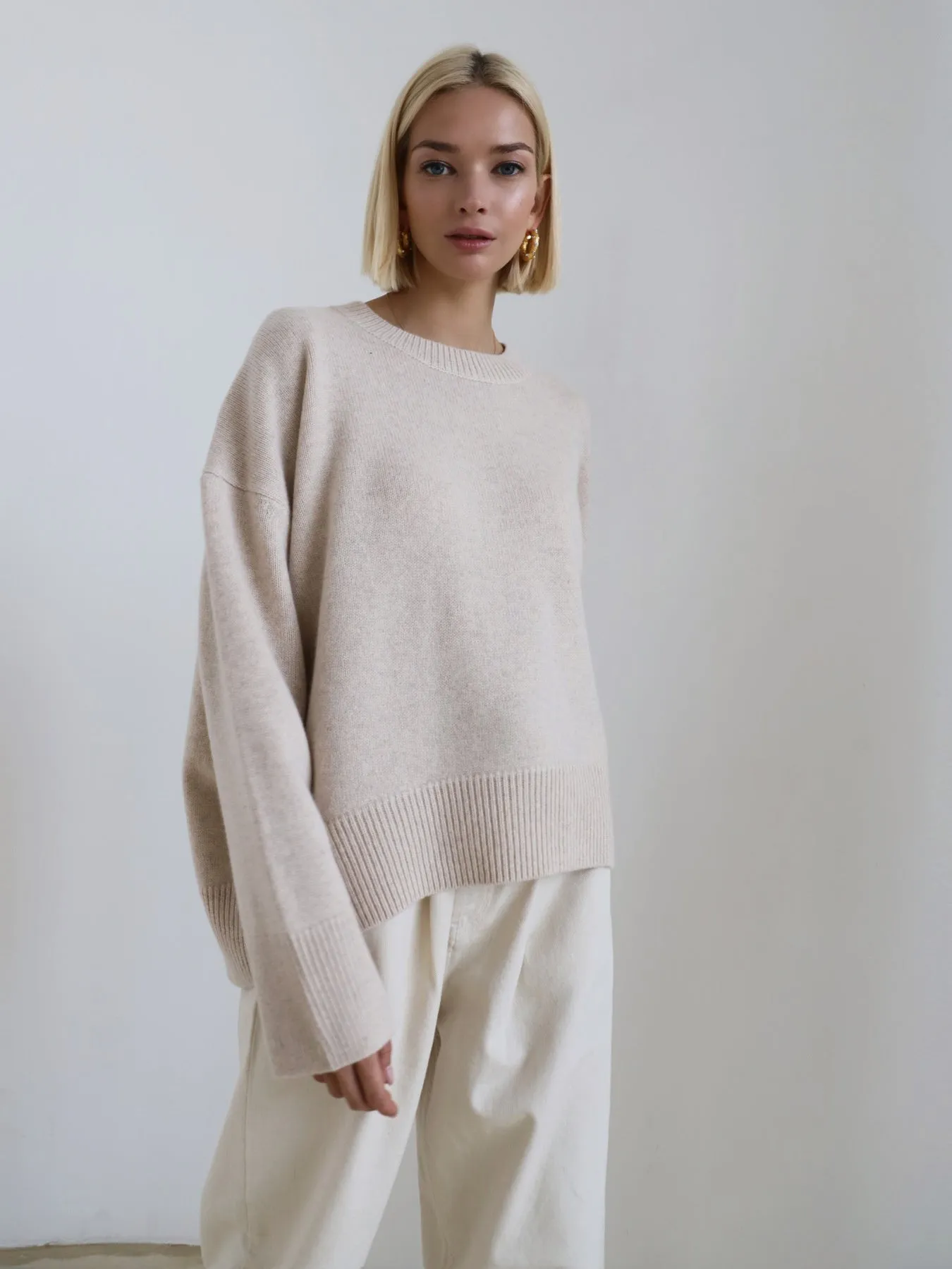 Thick round neck women's loose pullover sweater in light gray with core-spun yarn and polyester fabric