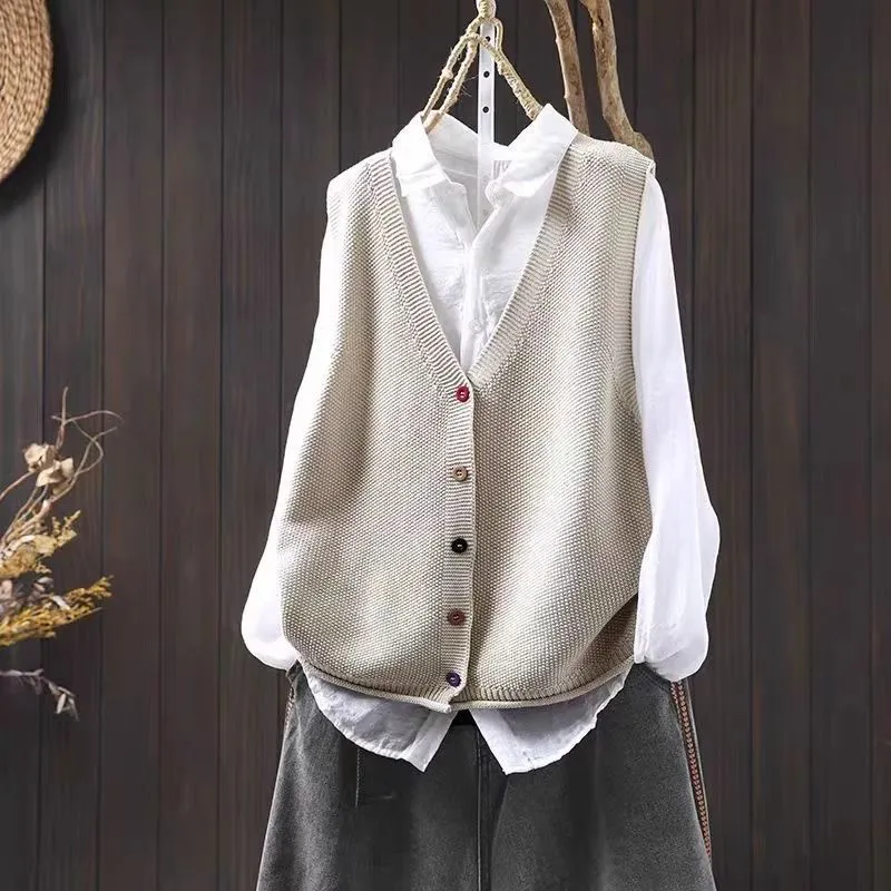 Women's v-neck solid colour buckle knitted cardigan vest in chenille fabric
