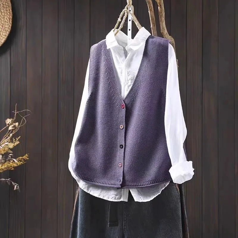 Women's v-neck solid colour buckle knitted cardigan vest in chenille fabric