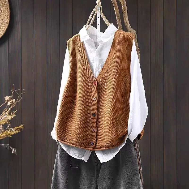 Women's v-neck solid colour buckle knitted cardigan vest in chenille fabric