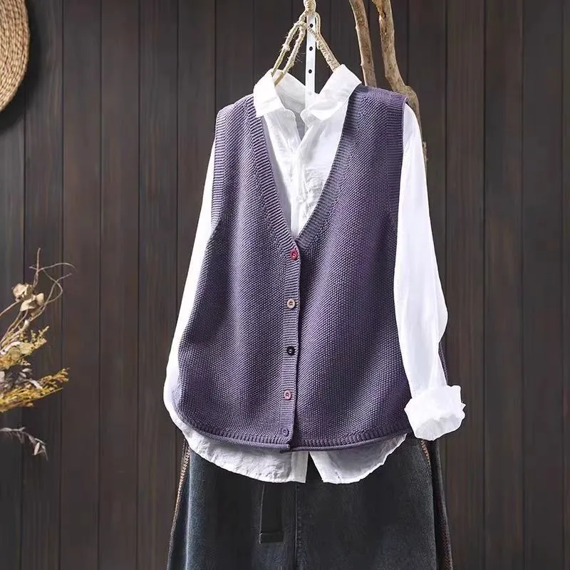 Women's v-neck solid colour buckle knitted cardigan vest in chenille fabric