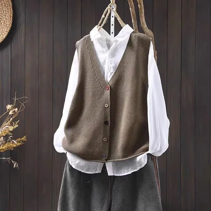 Women's v-neck solid colour buckle knitted cardigan vest in chenille fabric