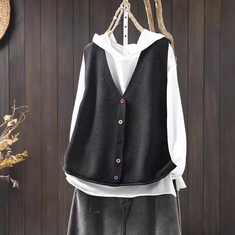 Women's v-neck solid colour buckle knitted cardigan vest in chenille fabric