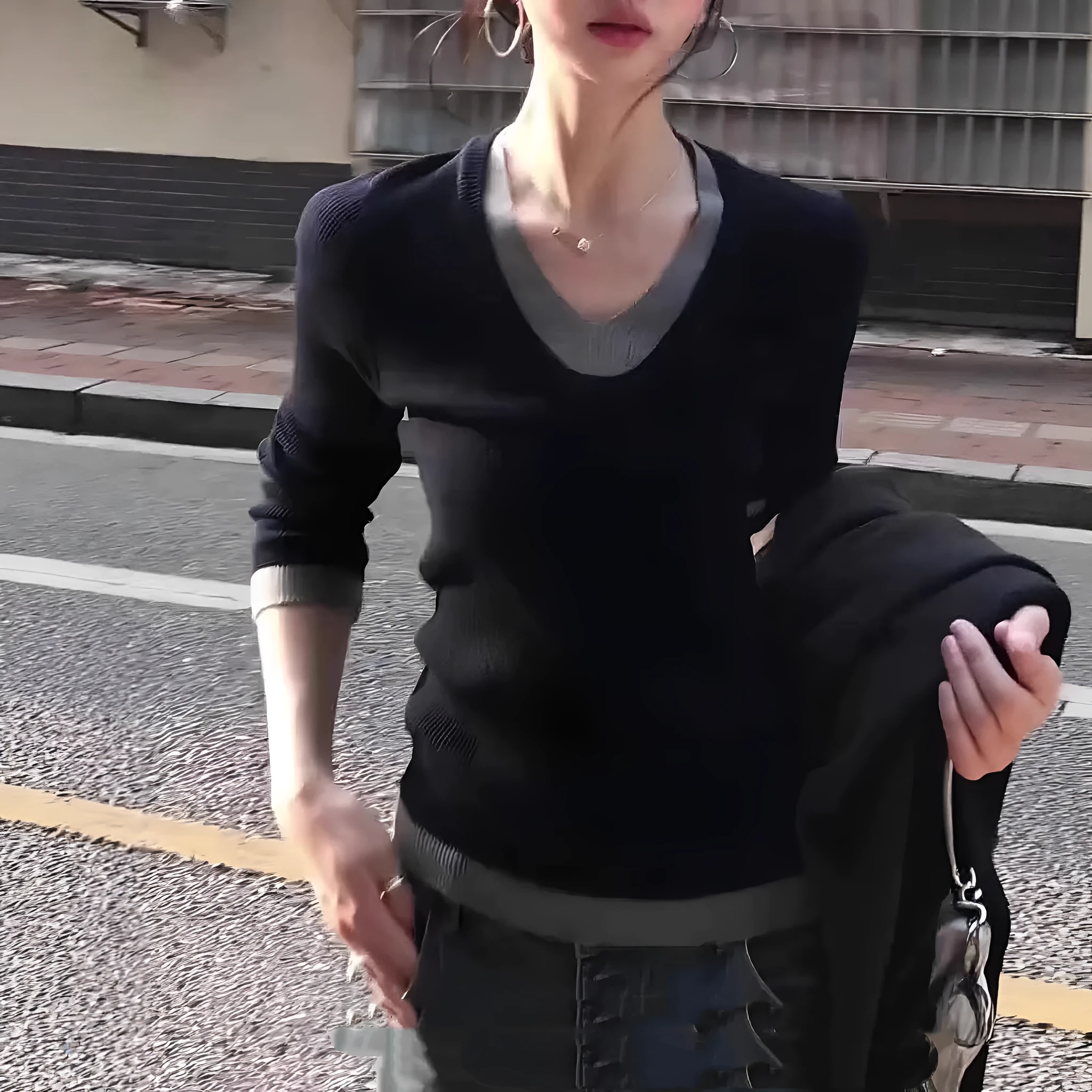 Korean style fake two-piece V-neck knitted bottoming top in black, slim fit, solid colour, polyester, average size