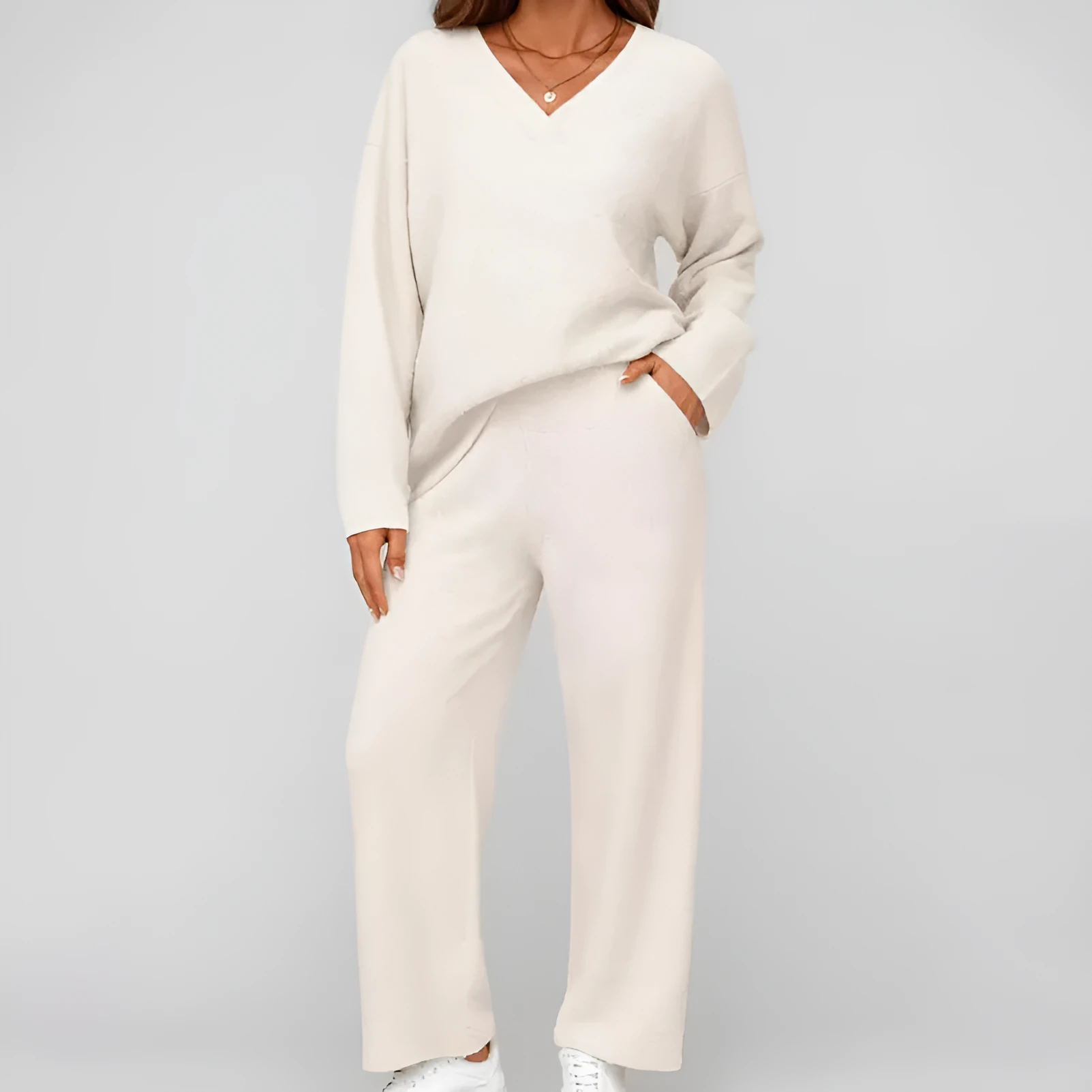 Women's V-neck wool loose pockets leisure suit two-piece pajamas in solid colour, polyester fabric, long sleeves, loose fit trousers