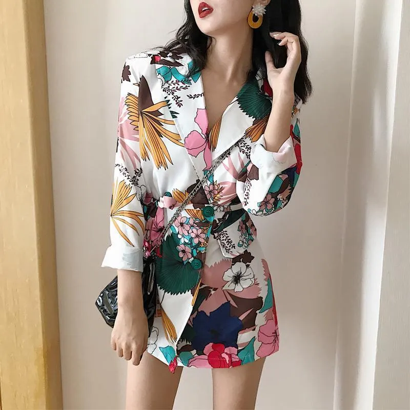 Women's all-matching printed long suit jacket in green, slim fit chenille with princess sleeves, average size, shown on model