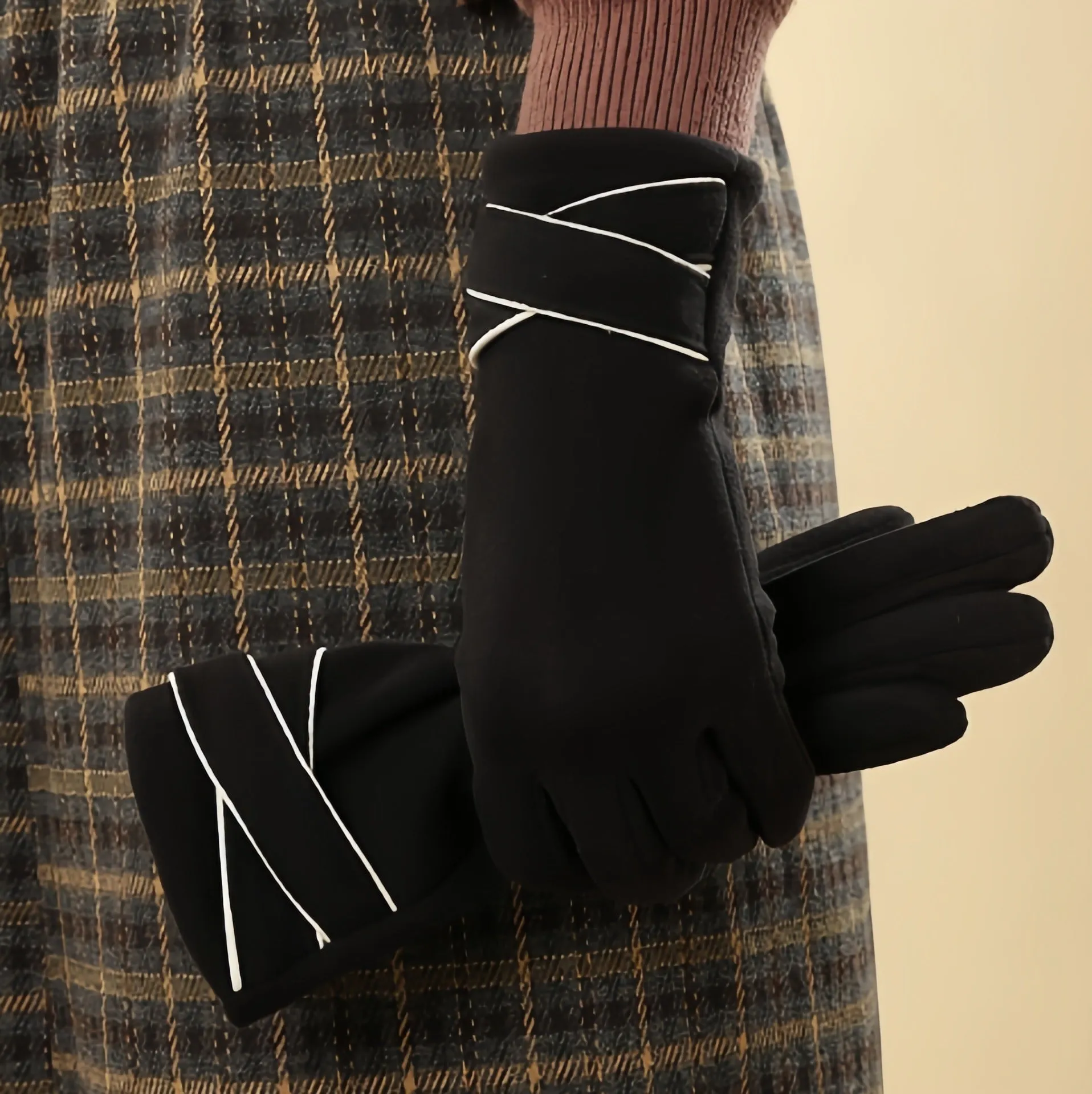 Women's winter cycling and driving touch screen gloves in black with velvet padded polyester fabric