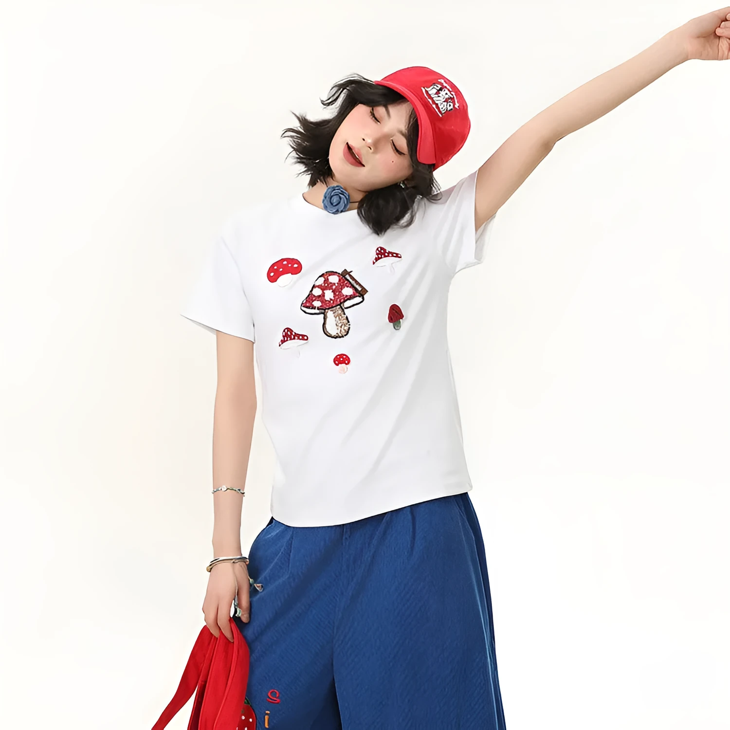 Women's blue mushroom embroidered crew neck short-sleeved slim fit T-shirt