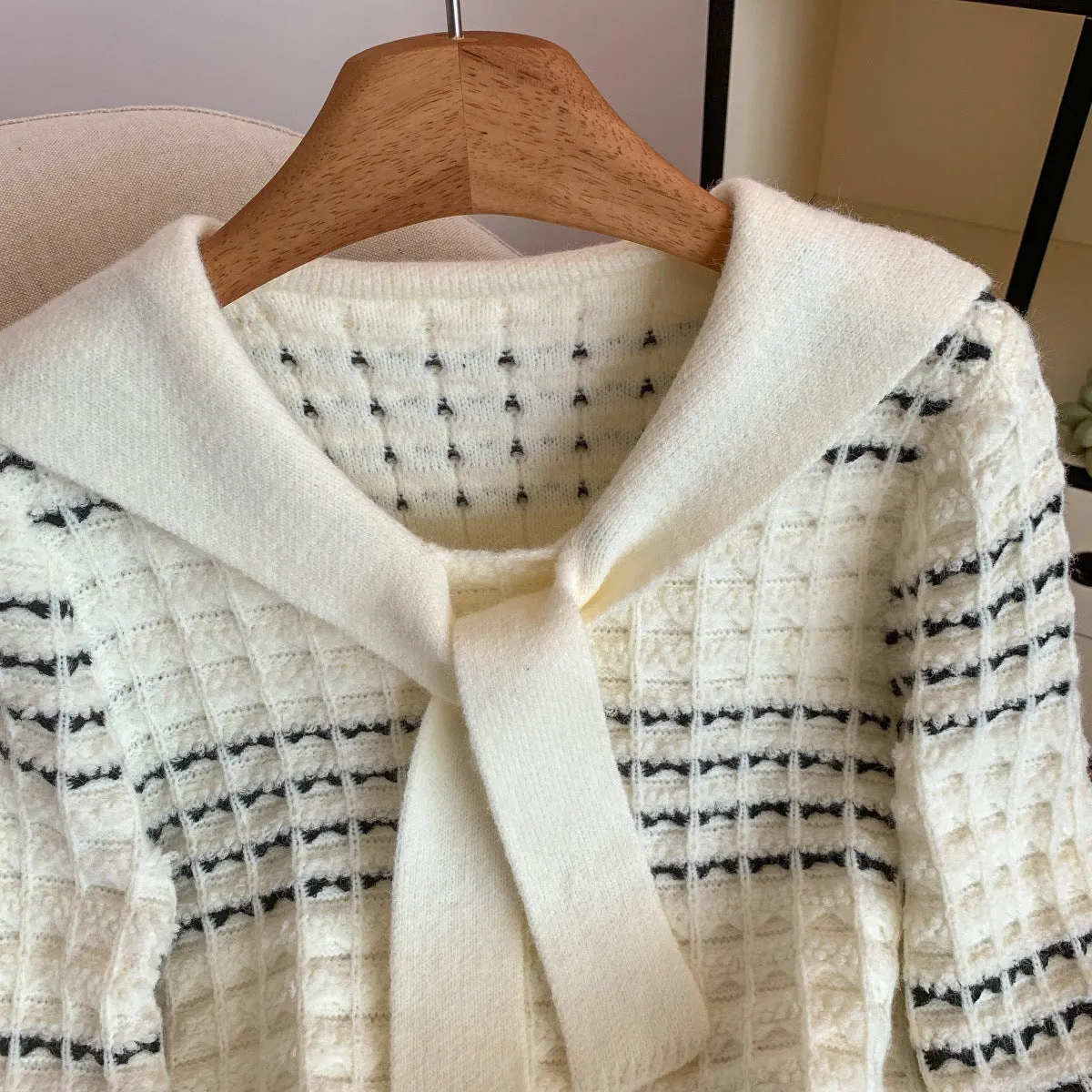 Women's thickened slimming loose sweater with princess sleeves and wave detail in picture colour