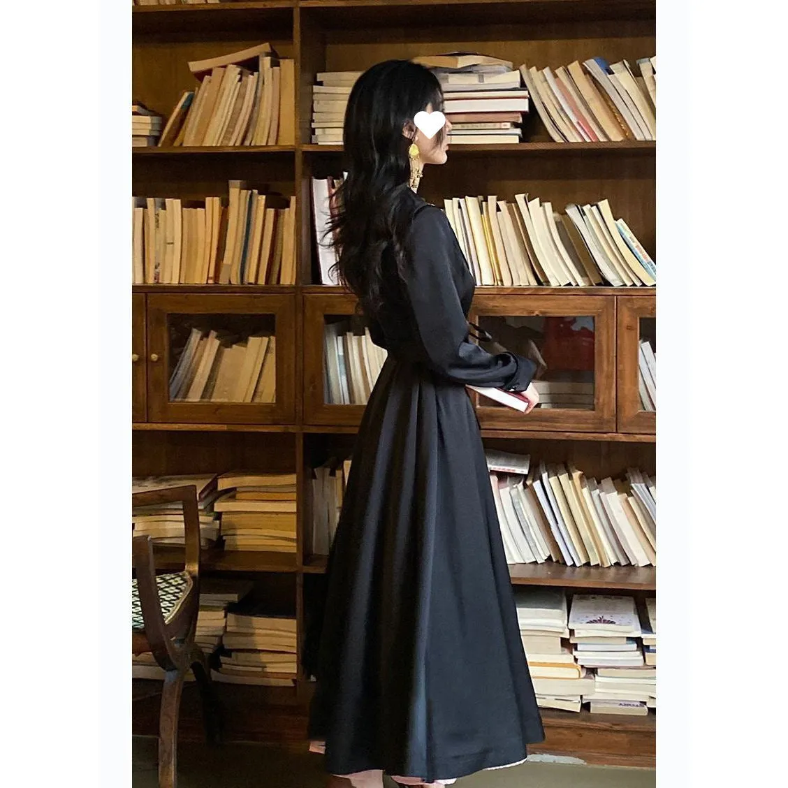 Retro waist-controlled double-breasted long coat in black polyester fibre with long sleeves, front view