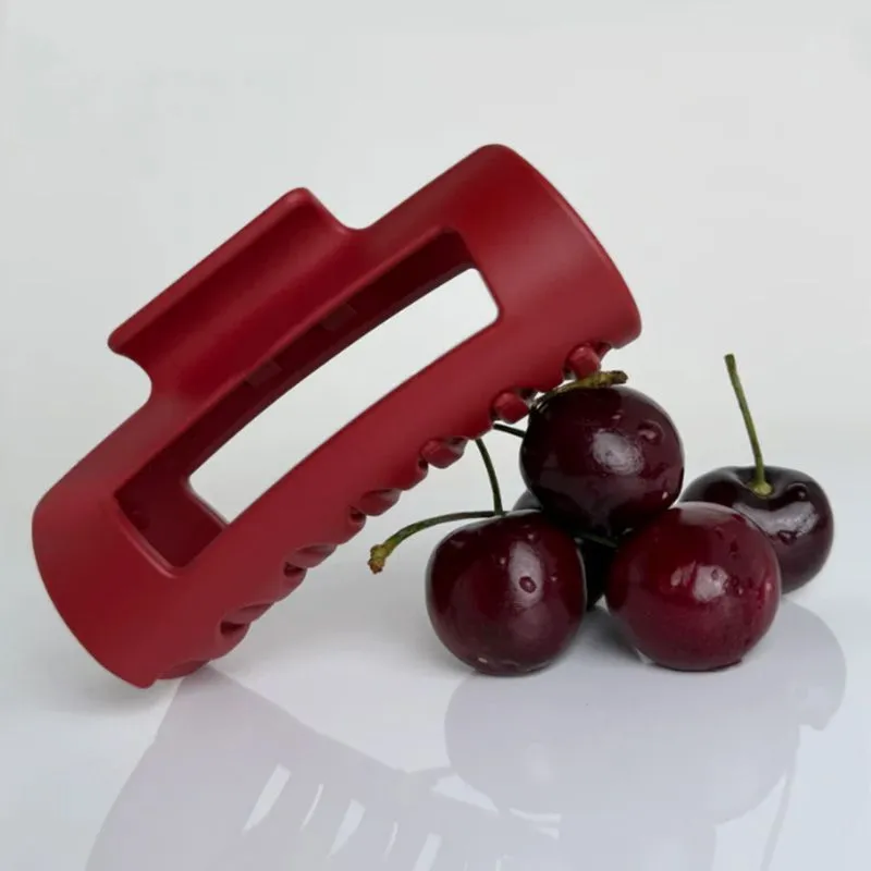 Soft silicone shark clip in 13cm size available in four colours with drop-resistant design