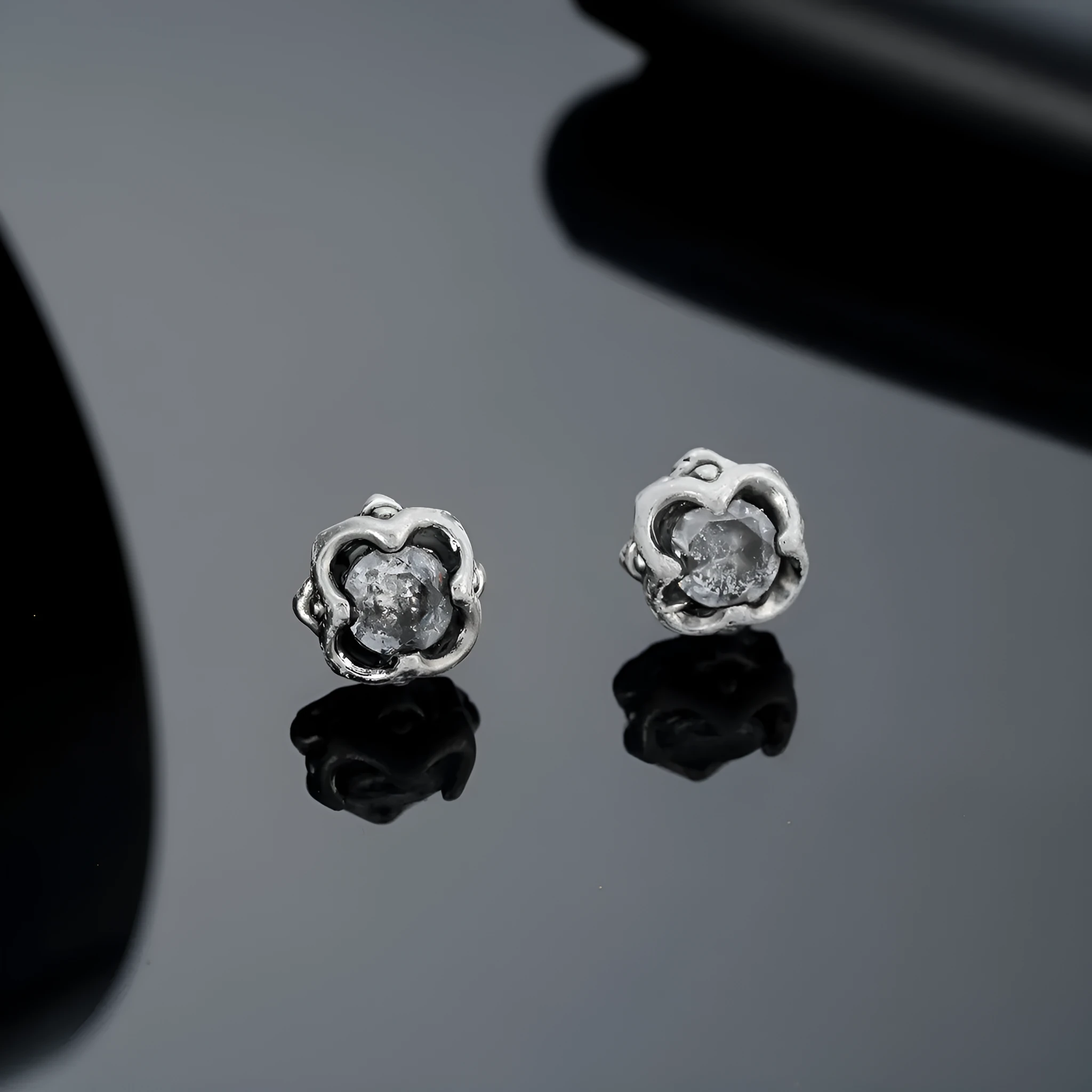 Pair of black titanium steel geometric star clip-on earrings