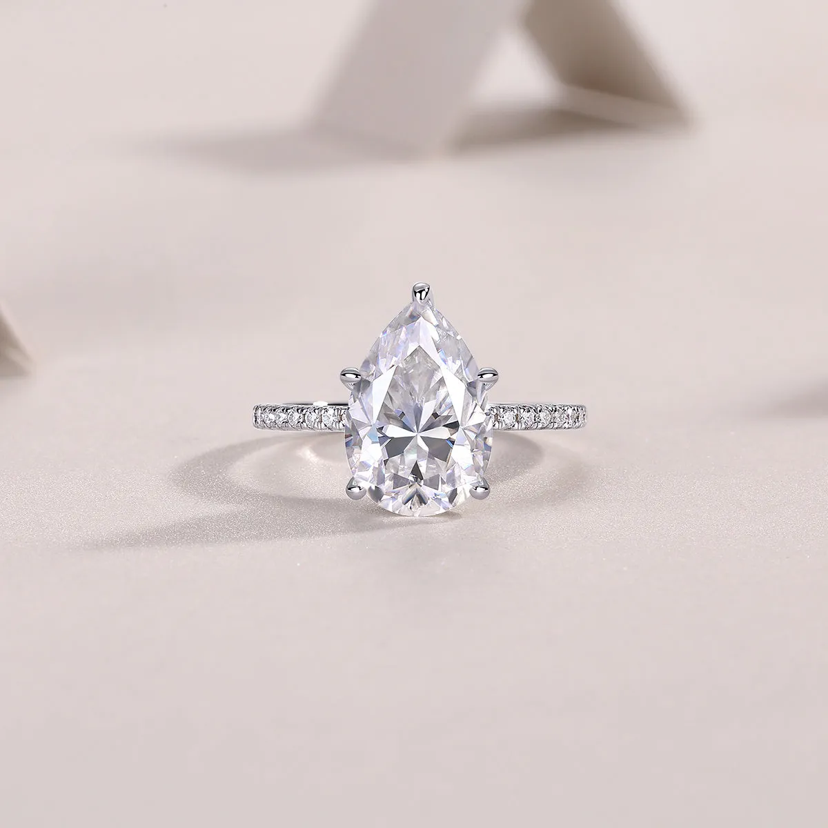 Light And Shadow wedding ring set with pear-shaped moissanite 9x13mm on silver platinum-plated band