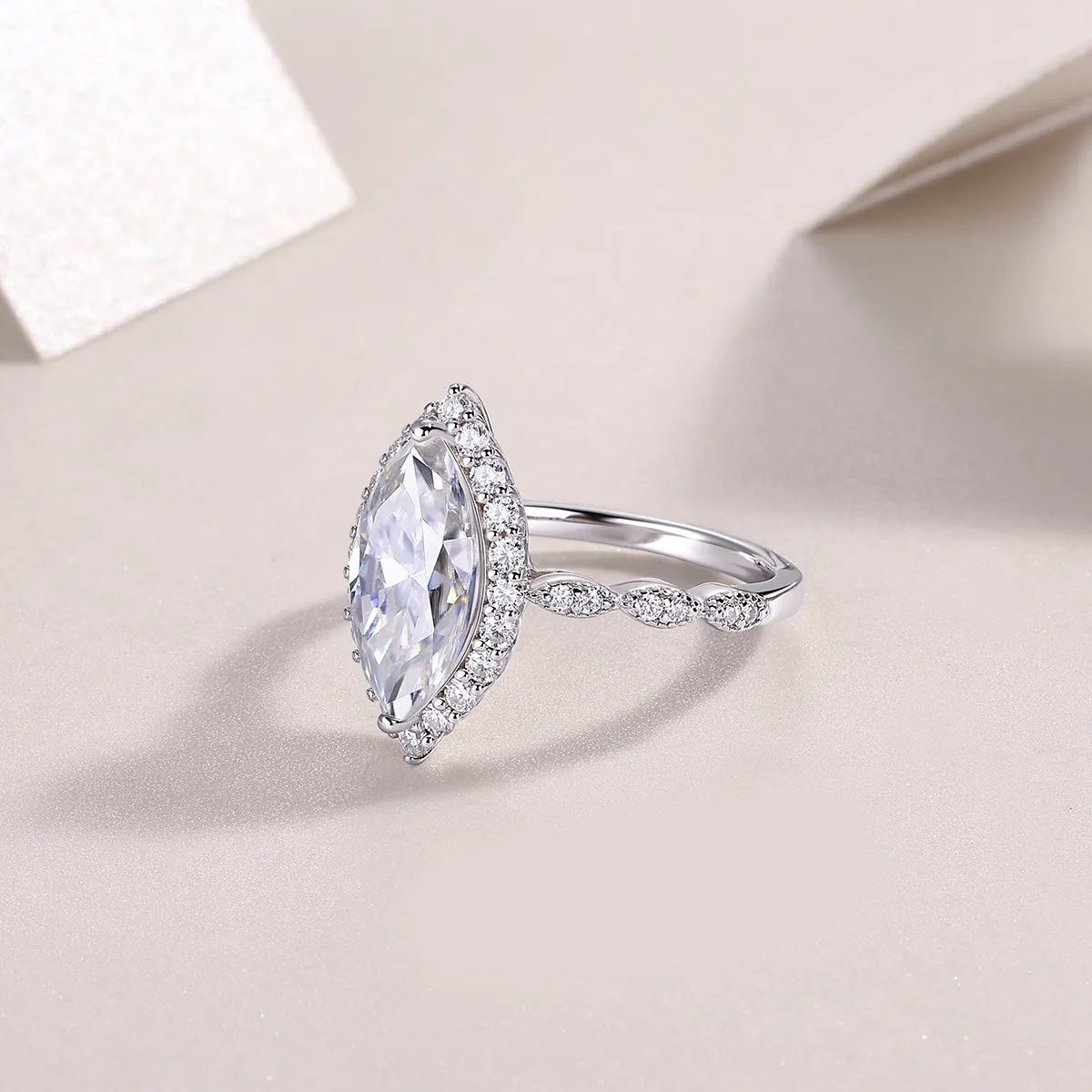 Heartbeat Mirror moissanite wedding ring set in platinum plated S925 silver, horse eye shape, gift box packaging