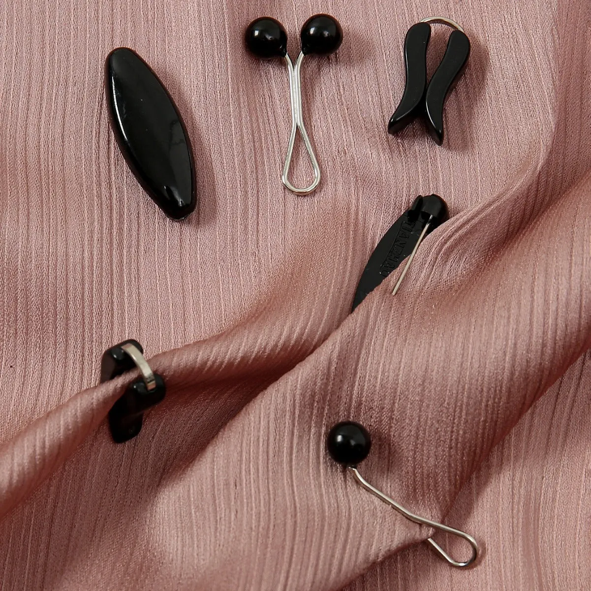 Oval plastic resin-drip scarf clip set in five colours, medium size 3.5x1.7cm