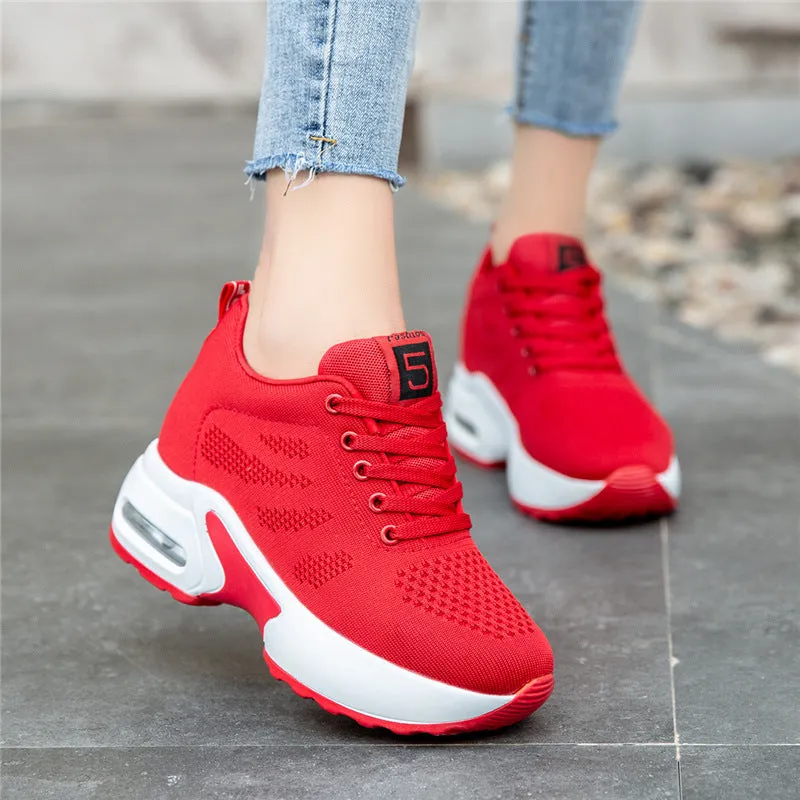 Soft sole mesh height-increasing platform casual shoes in black, side view