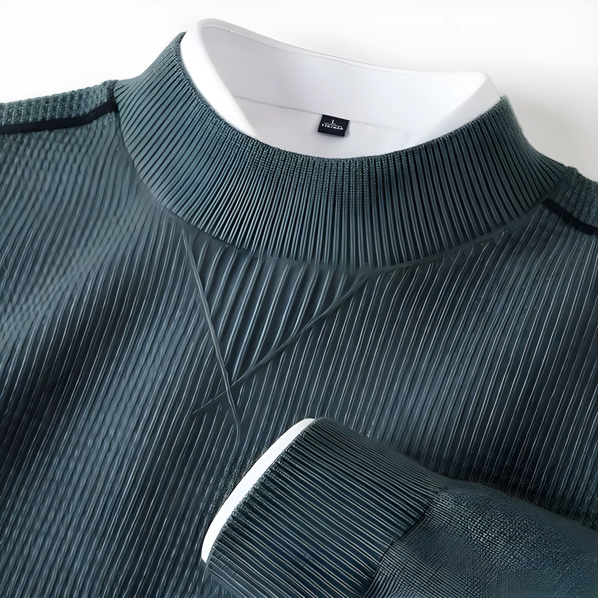 Men's wavy patterned pullover sweater in light green with stand collar and cotton lining