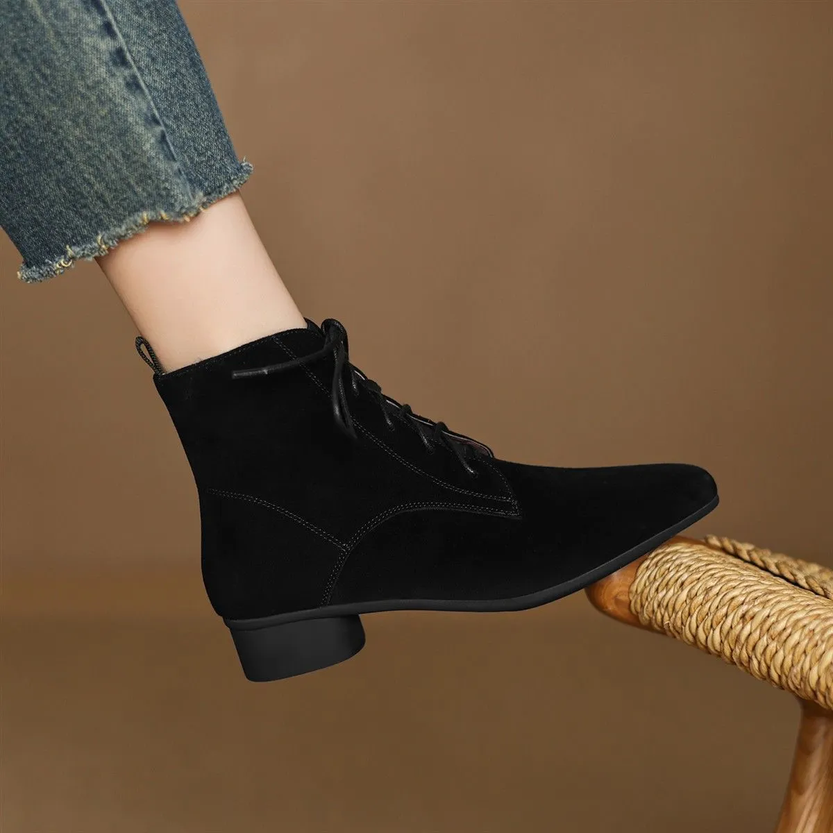 Women's matte brown pointed low-heel ankle boots with block heel and fleece lining