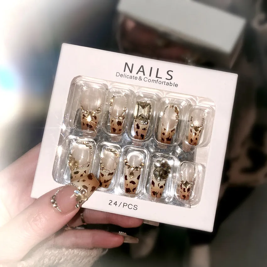 Leopard print stud set for ladies with nail-finished flash texture on plastic armour